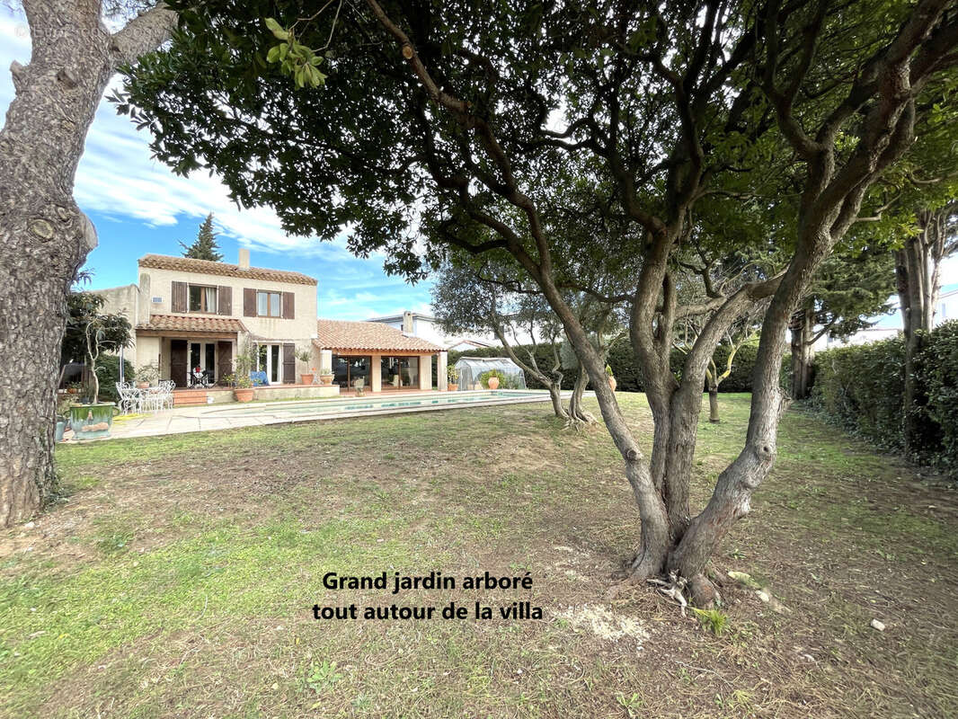 Maison à COURNONSEC