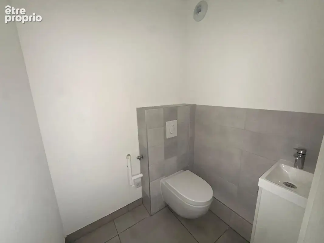 F3 lumineux avec balcon, cave et garage   62,56 m2 à Saint-Louis - photo 8