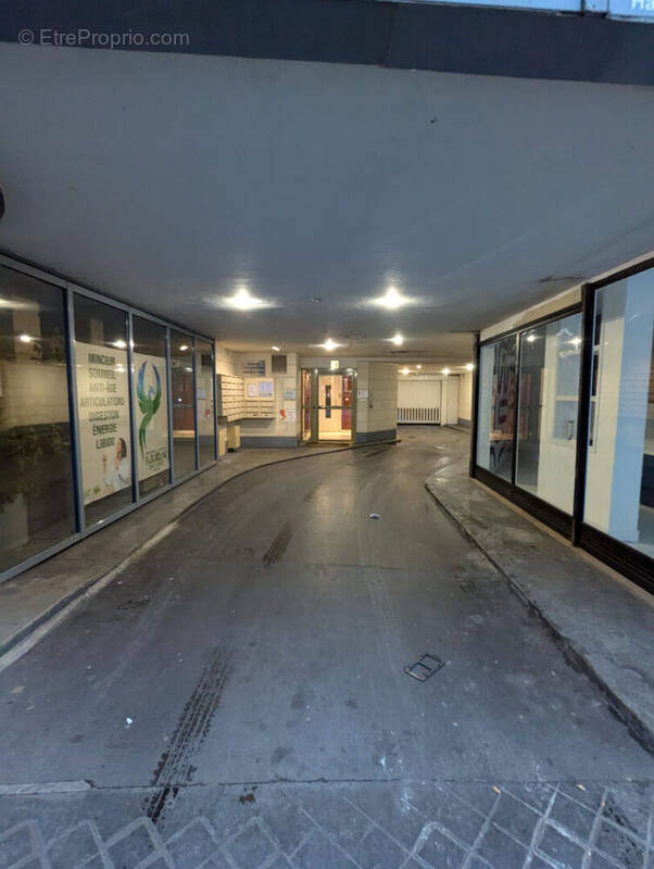 Parking à LES LILAS