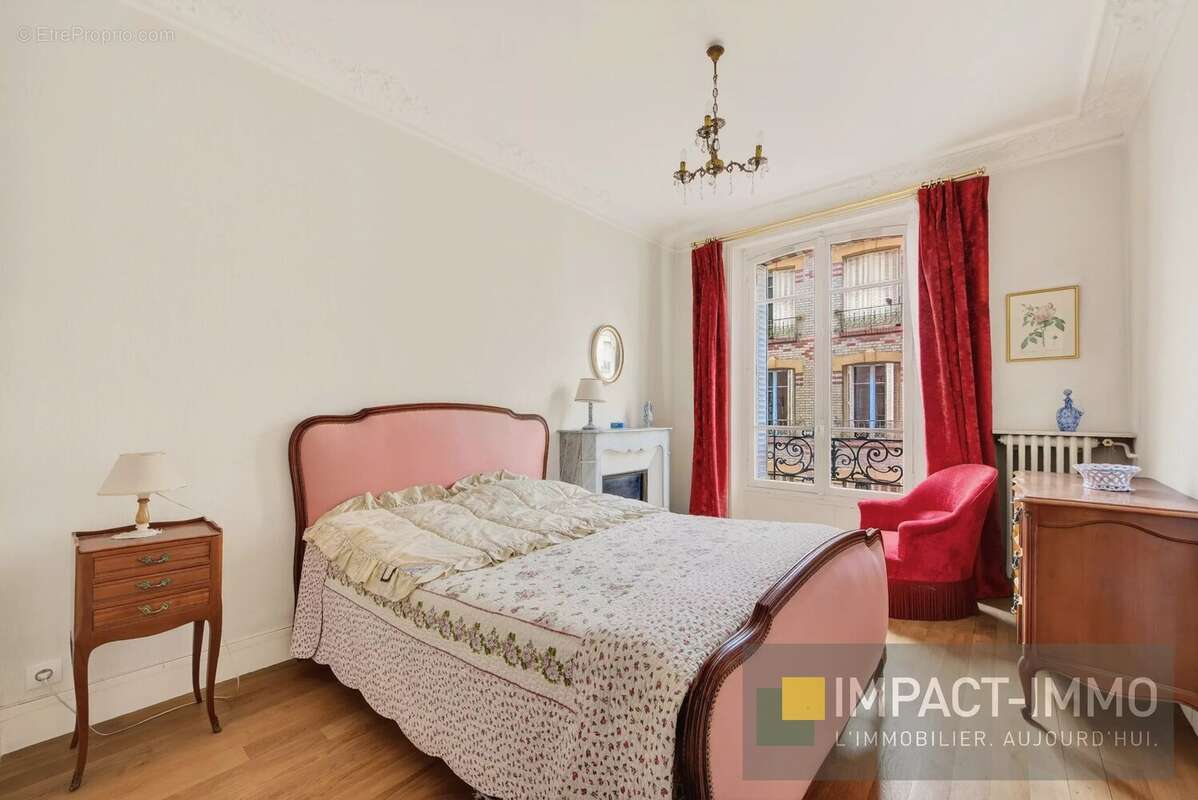 Appartement à COURBEVOIE
