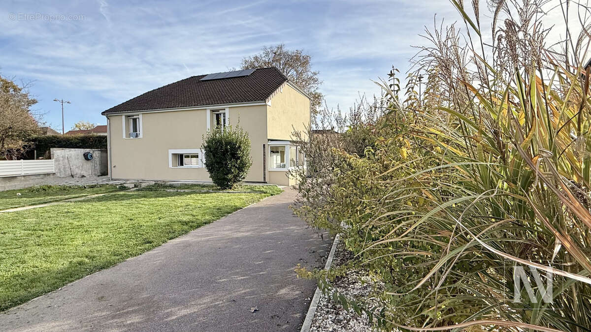 Maison à CRENEY-PRES-TROYES