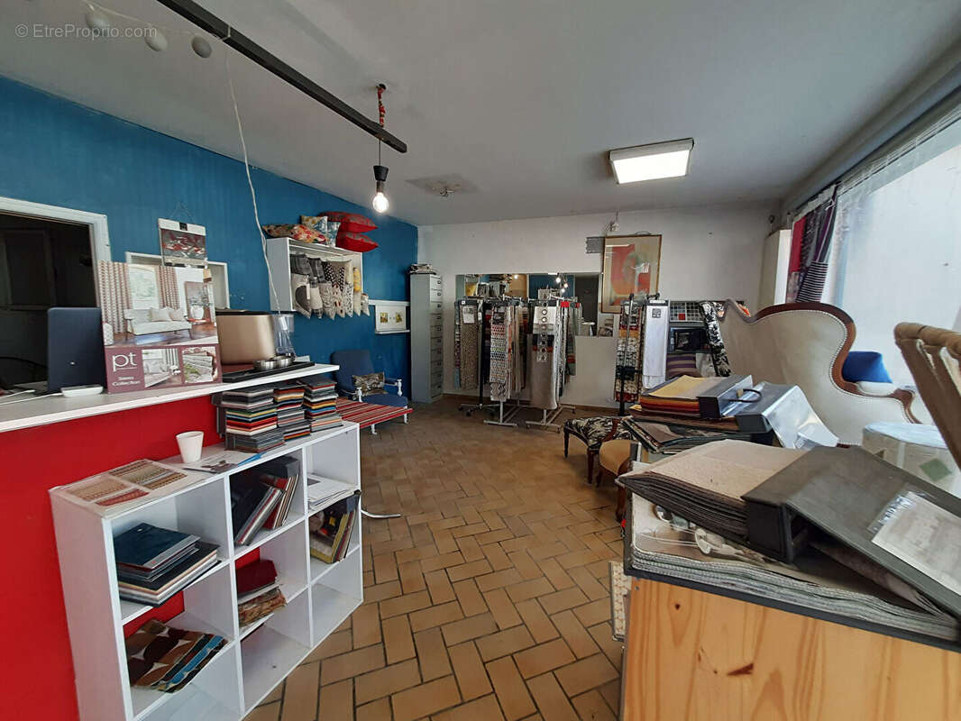 Commerce à JAVREZAC