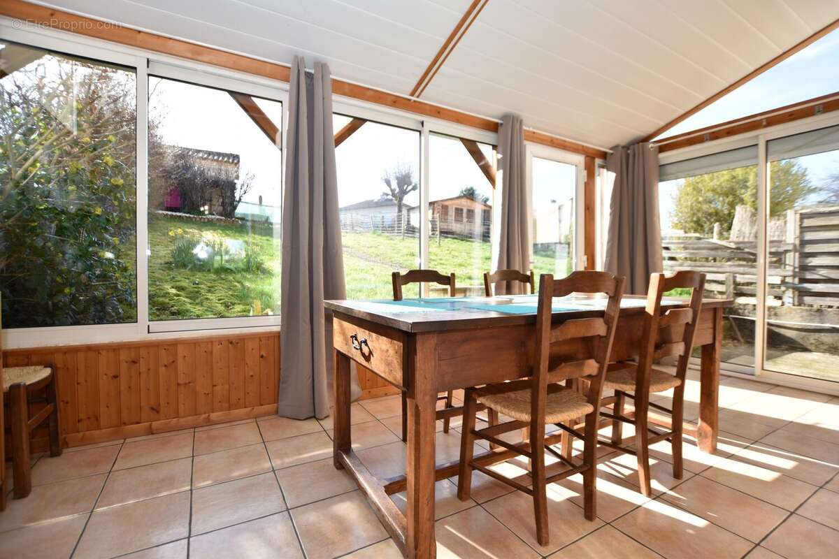 Maison à LAFEUILLADE-EN-VEZIE