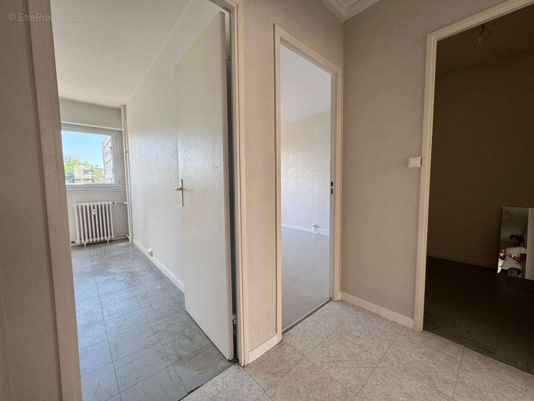 Appartement t4 au 1er étage avec ascenseur - photo 6