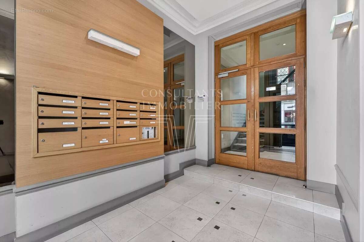Appartement à PARIS-16E