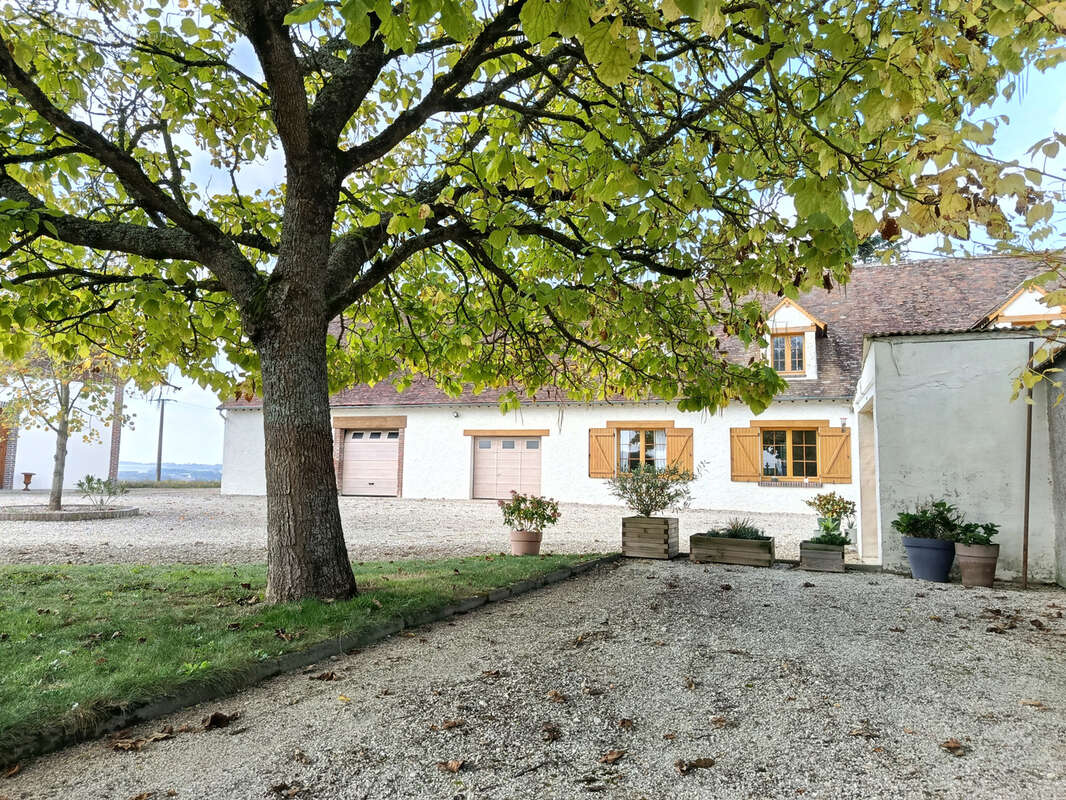 Maison à MONTCORBON