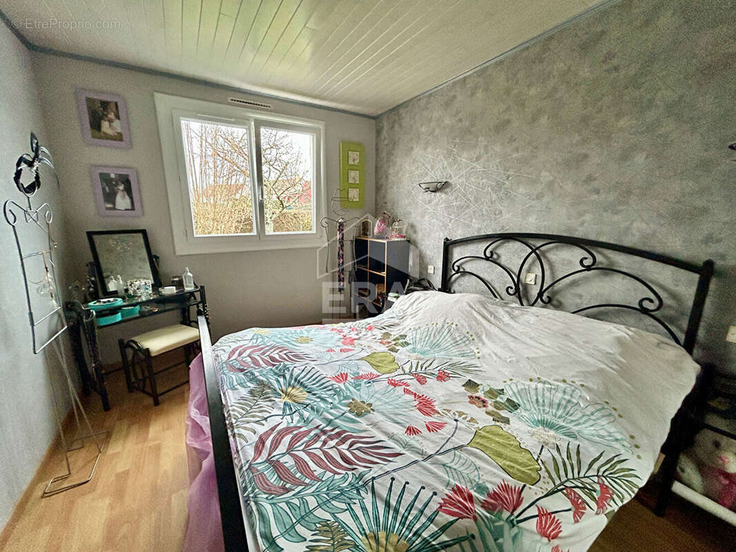 Maison à NEUVILLE-SUR-SARTHE