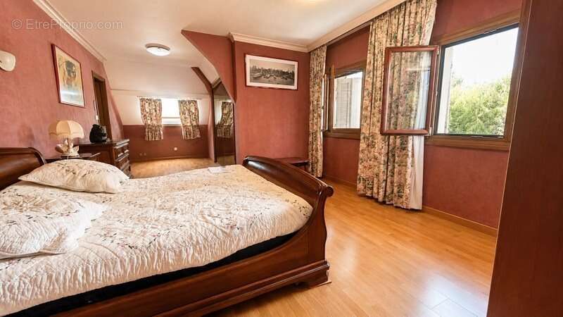 Maison de 7 pièces principales - photo 7