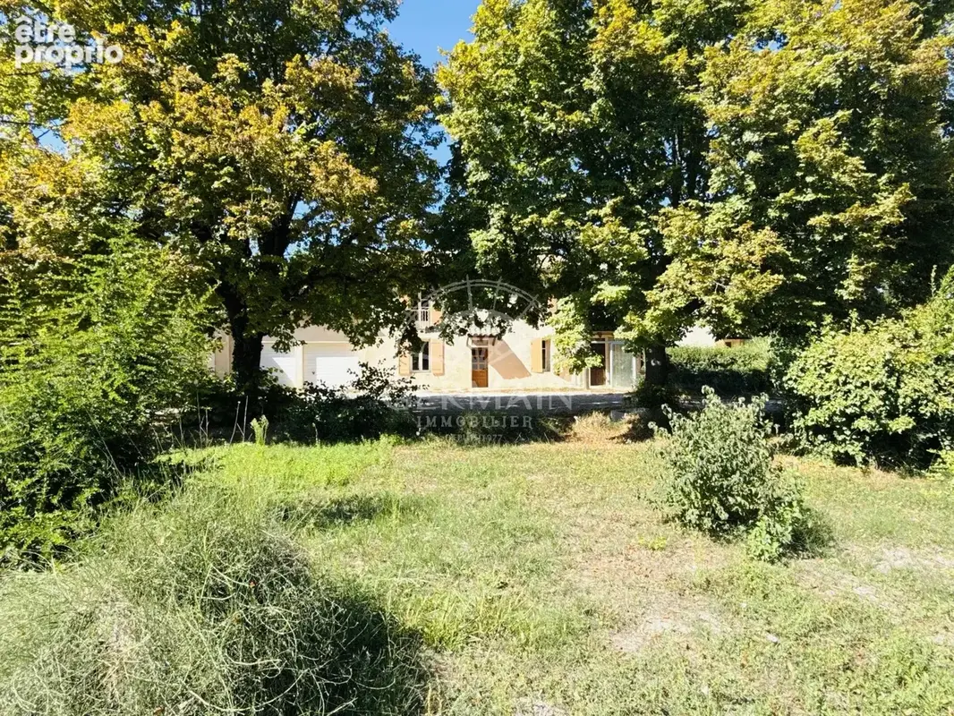Le Thor, à vendre, mas à rafraîchir avec double garage et dépendance sur environ 1600 m² de terrain. - photo 2