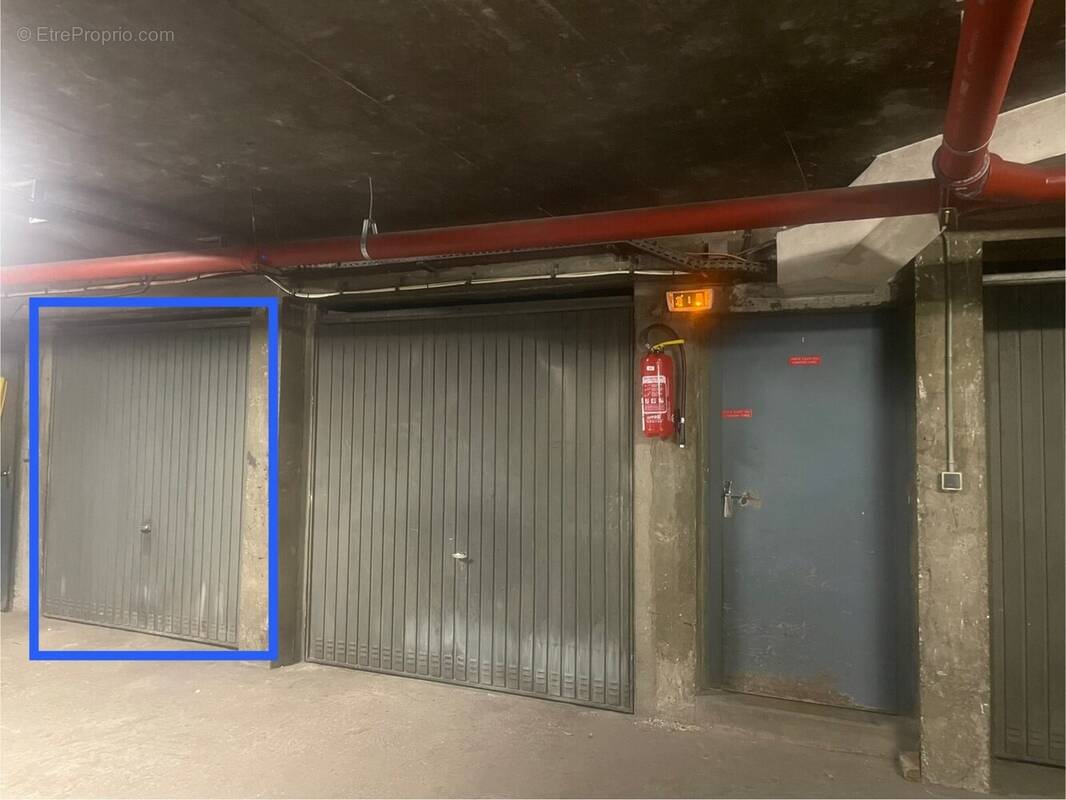 IMG_9811 - Parking à ROMAINVILLE