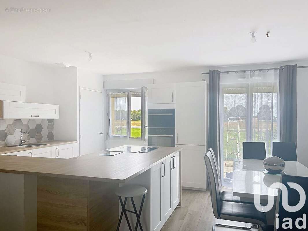 Photo 3 - Maison à MONDONVILLE-SAINT-JEAN