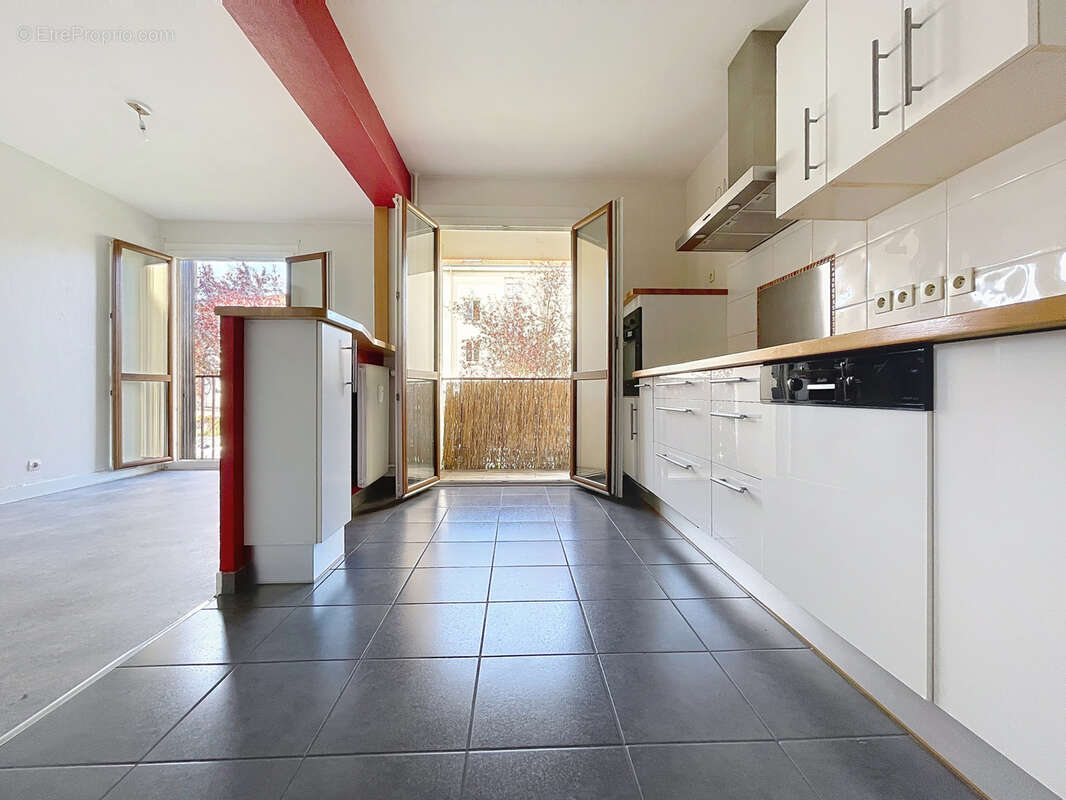 Appartement à SAINT-GENEST-LERPT