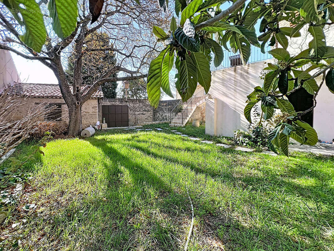 Maison à CABRIERES-D&#039;AIGUES