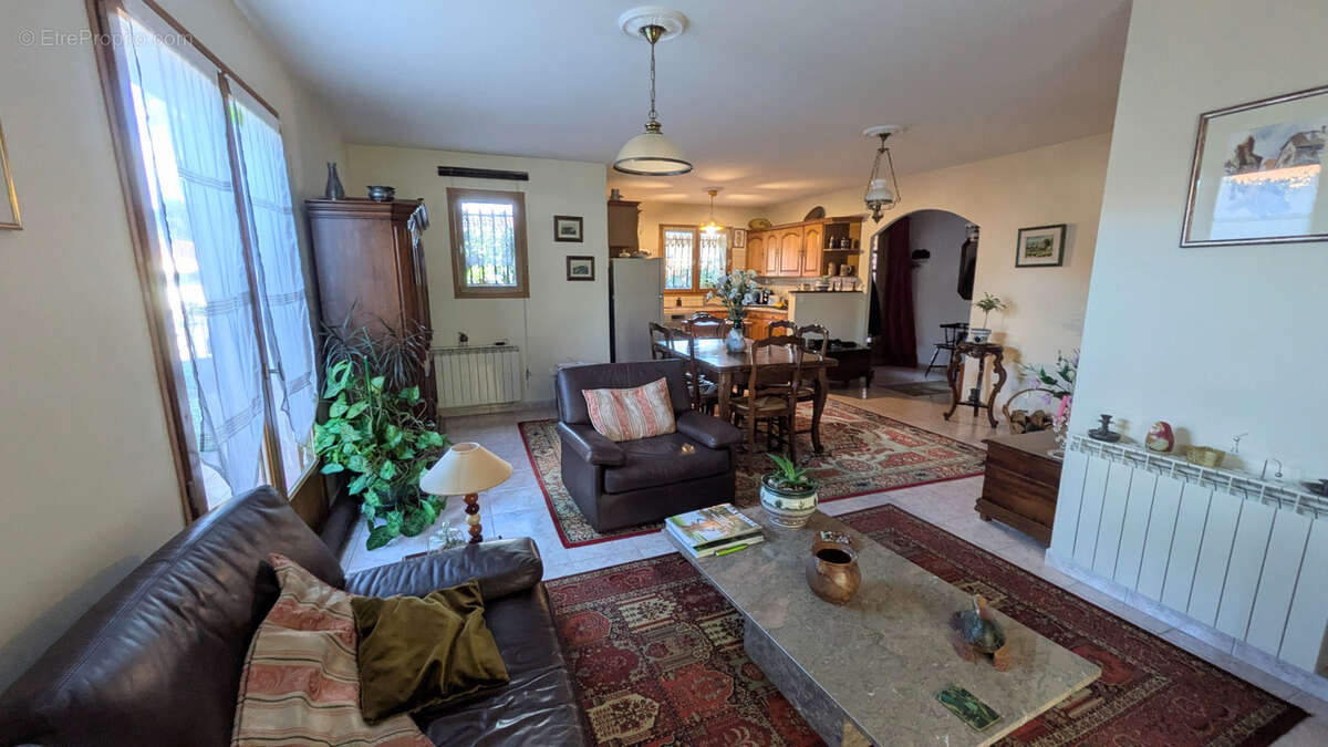 Maison à SAINT-GENIS-DES-FONTAINES