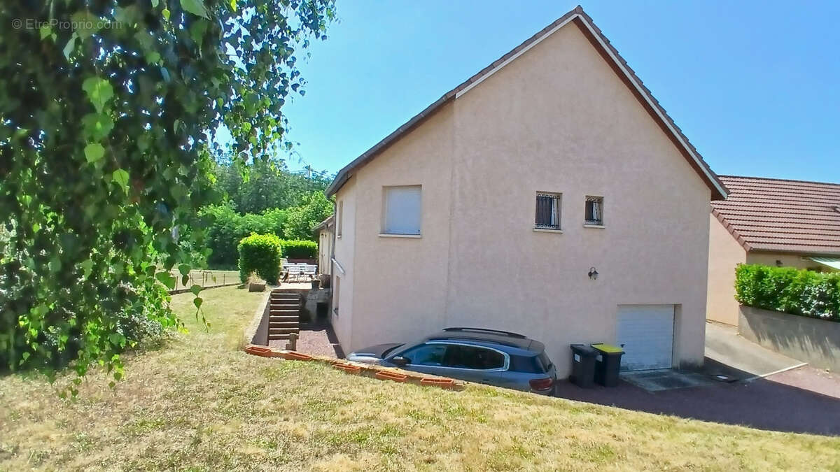 Maison à OUROUX-SUR-SAONE