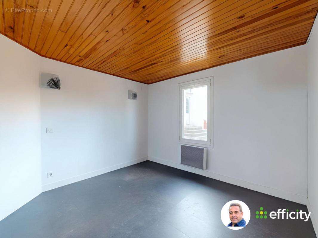 Maison à VALLON-EN-SULLY