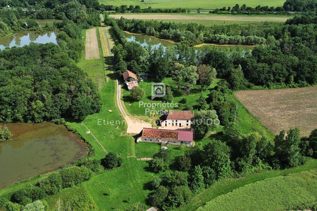 Terrain à MEUNET-SUR-VATAN