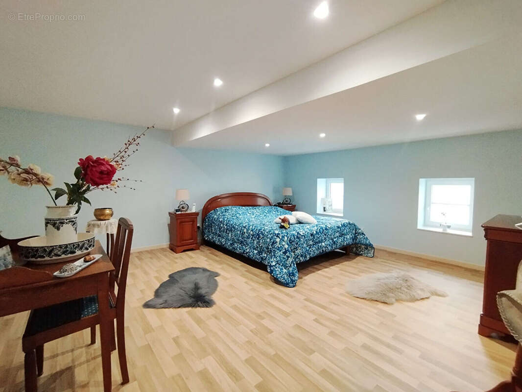 Maison à BRIVES-SUR-CHARENTE