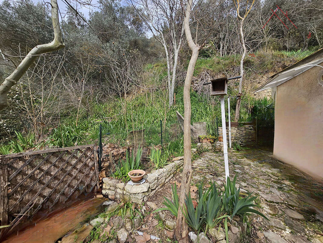 Appartement à FONTAINE-DE-VAUCLUSE