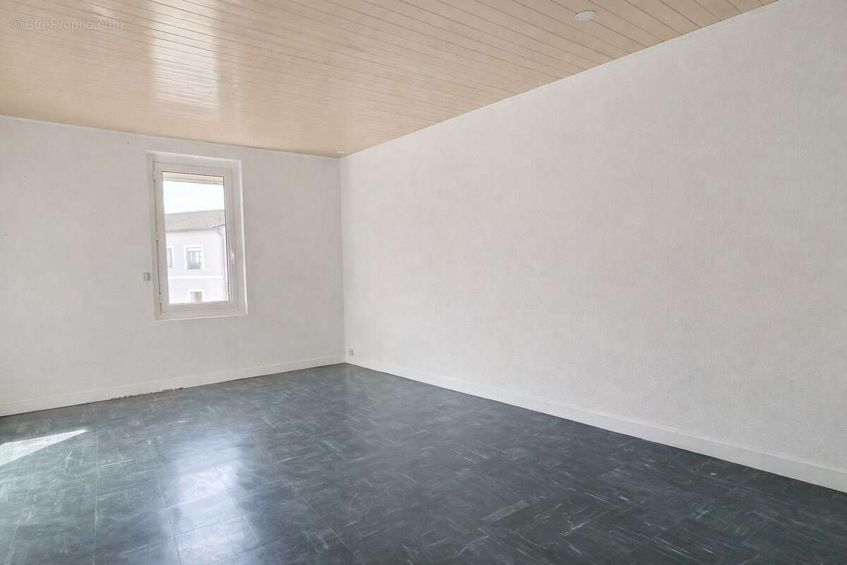 Maison à SAINT-LAURENT-D'AIGOUZE