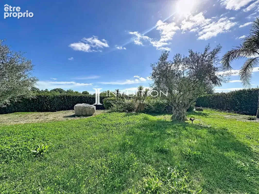 Proche Valbonne : Élégante villa avec vue panoramique et piscine - photo 17