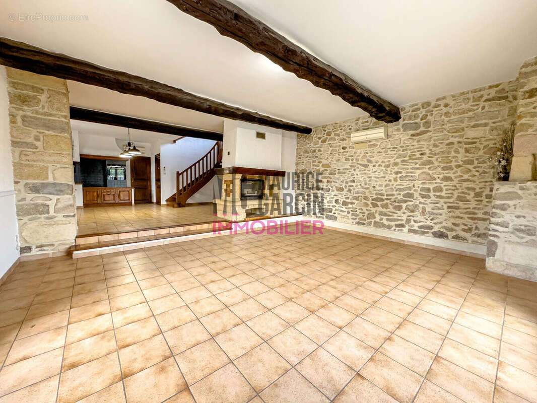 Maison à LAUDUN-L&#039;ARDOISE