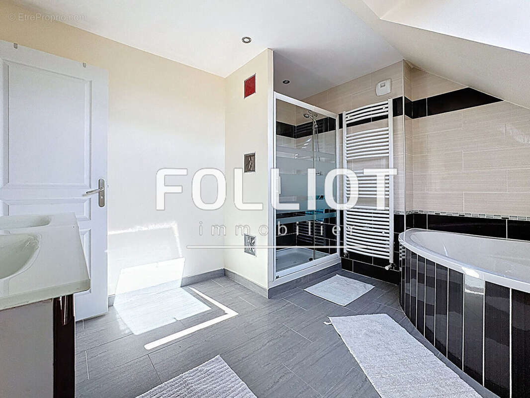 Maison à MAY-SUR-ORNE