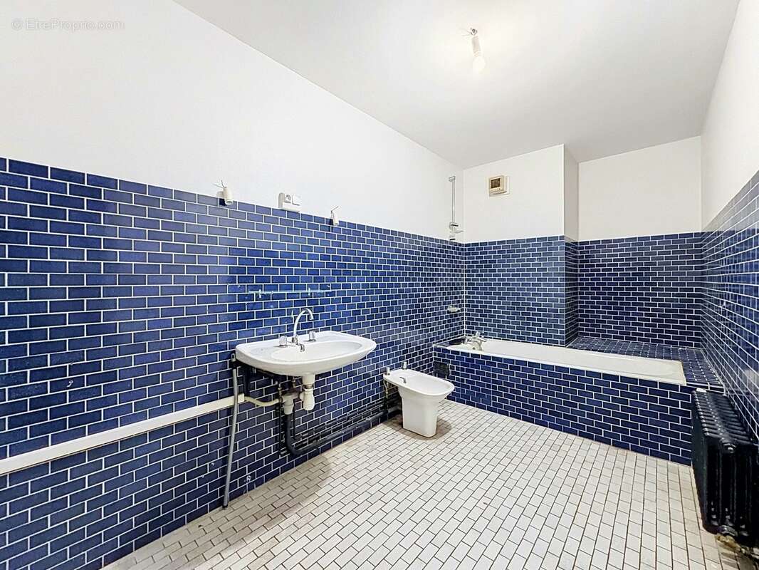 BERGERAC CENTRE – Superbe appartement de standing de 110 m² - Type 4 - avec balcon - photo 7