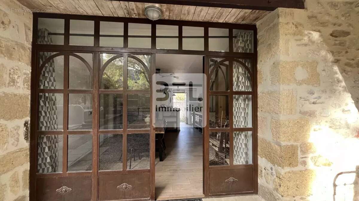 Maison à SAINT-VICTOR-LA-COSTE