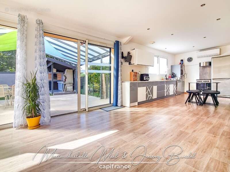 Grande maison familiale avec logement indépendant, garages et dépendances - photo 8