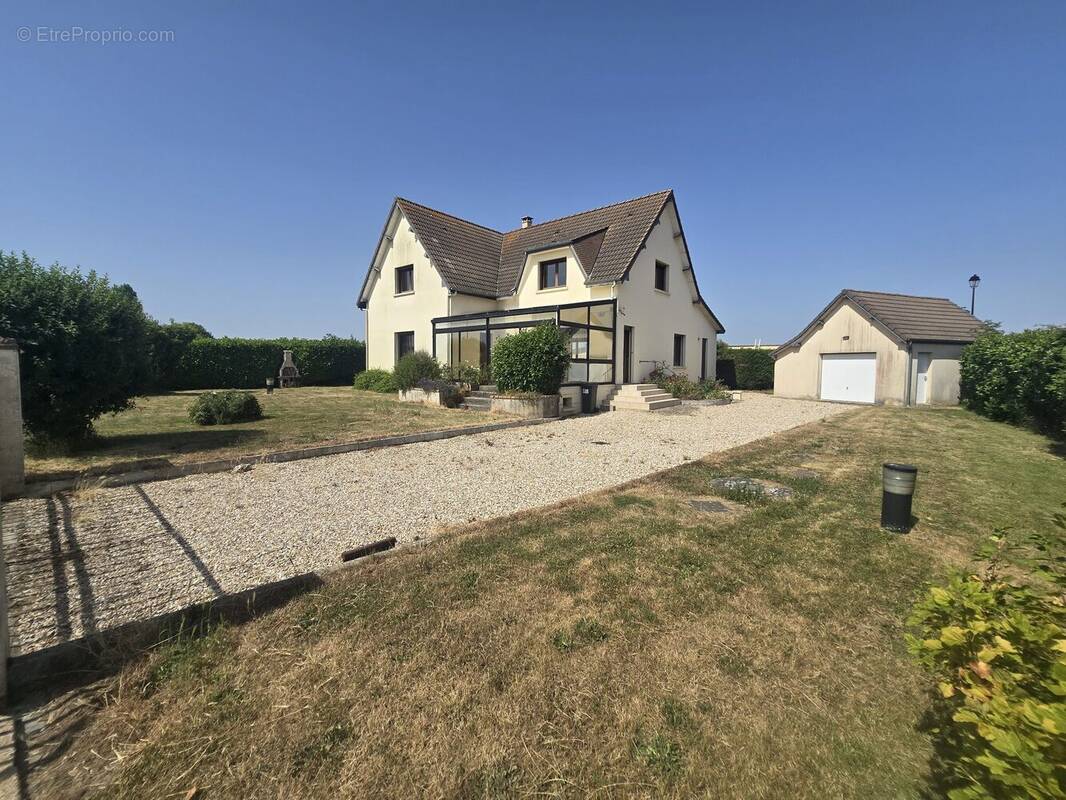 Maison à SACQUENVILLE