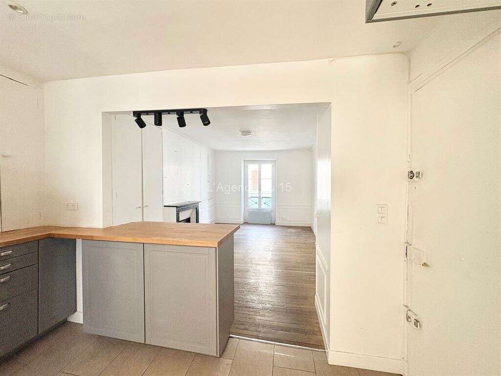 Appartement à PARIS-15E