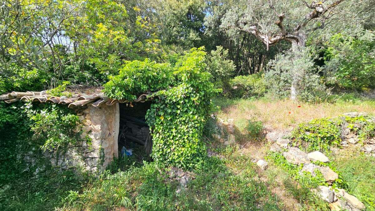 Claviers , Var . Villa contemporaine avec vue dégagée, piscine et terrain de 5800 m² - photo 17