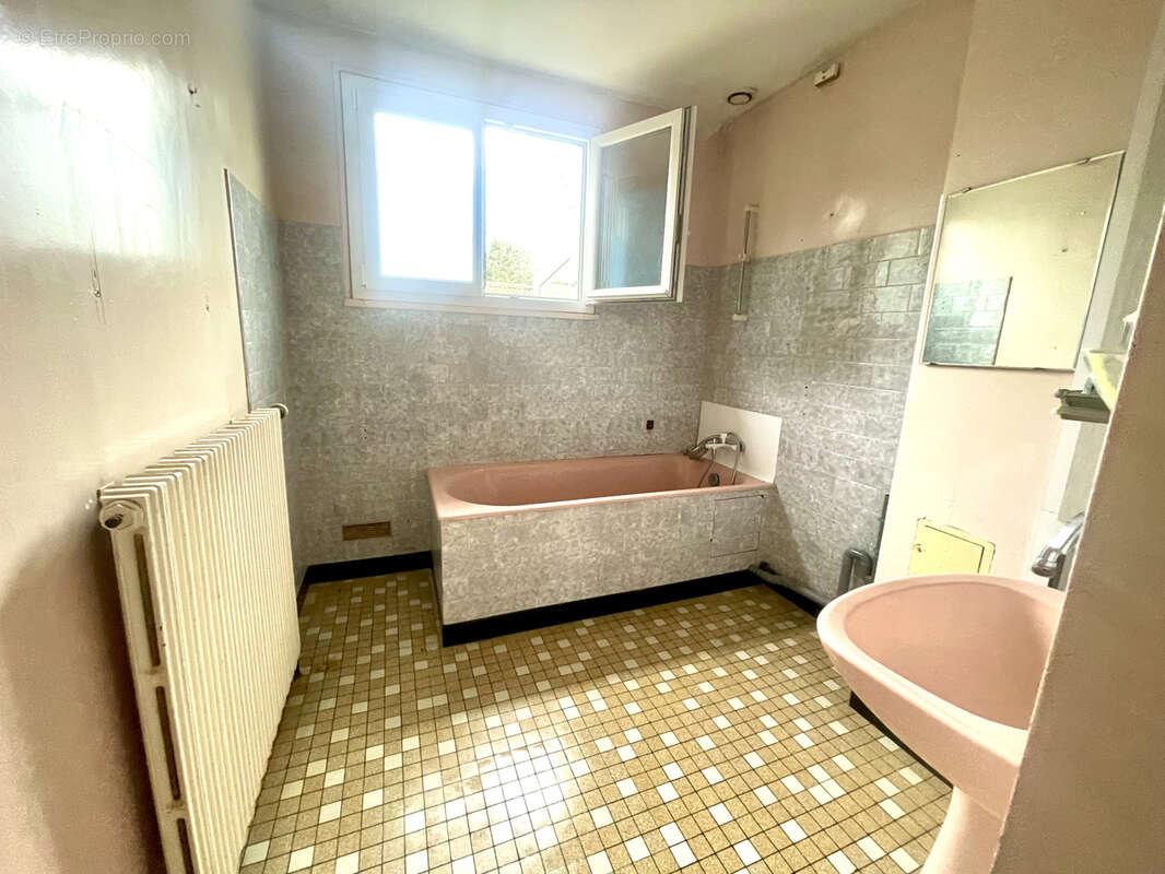 Maison à SAINT-JEAN-DE-SAUVES