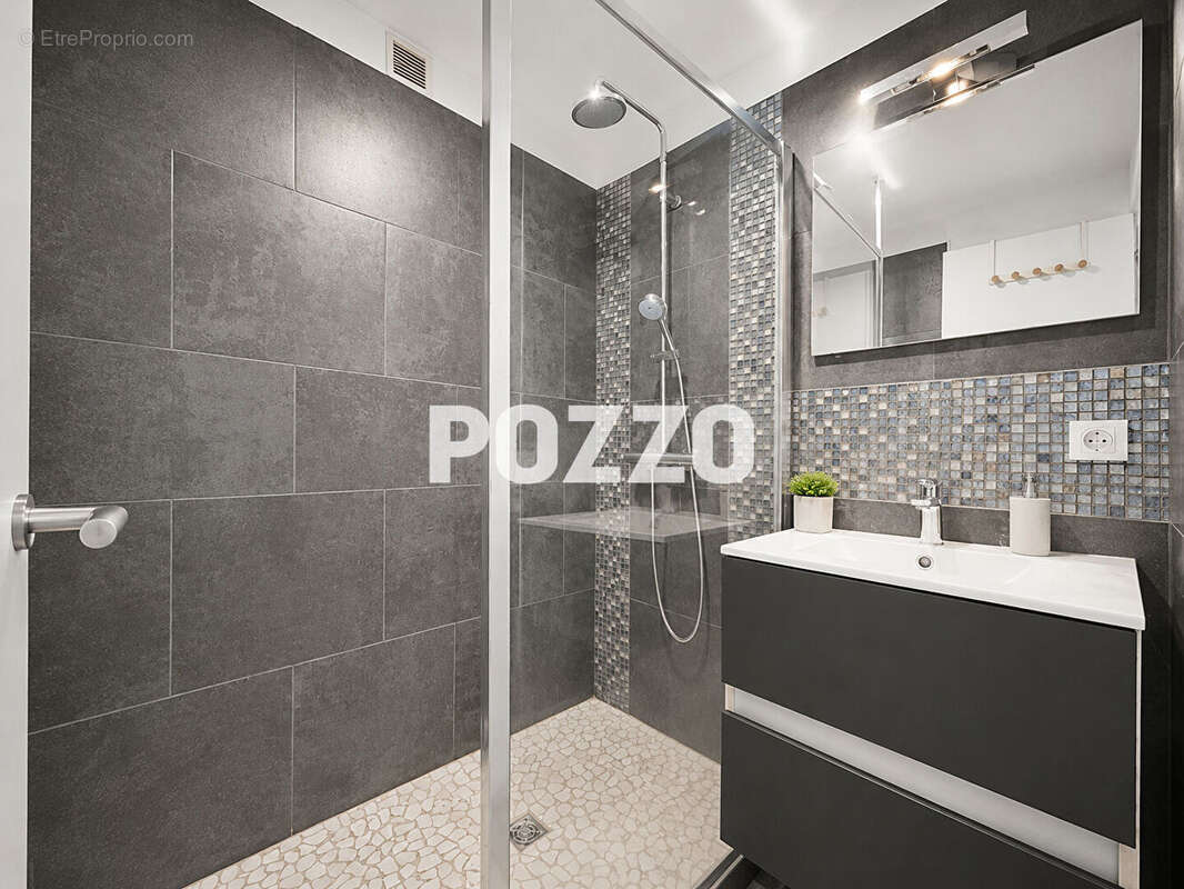 Appartement à DONVILLE-LES-BAINS