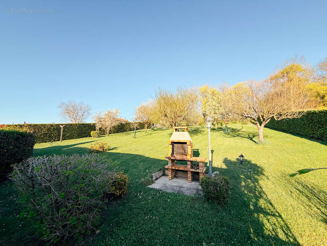 Maison à SAINT-AMANT-DE-BOIXE