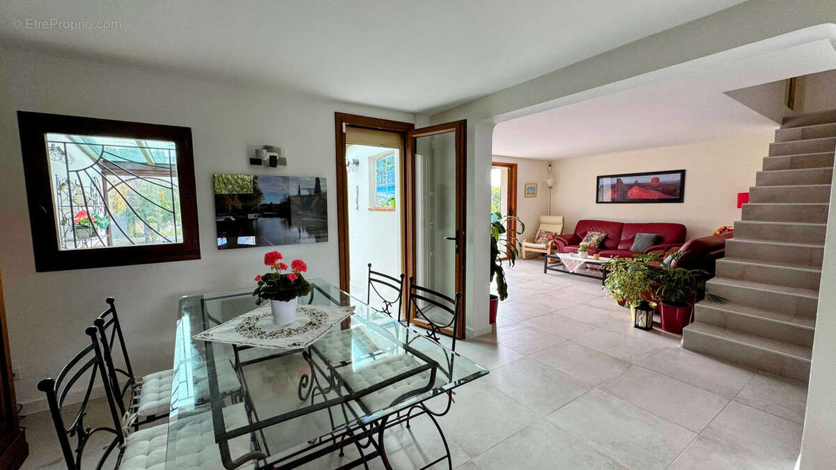 Maison à CHATEAUNEUF-LE-ROUGE