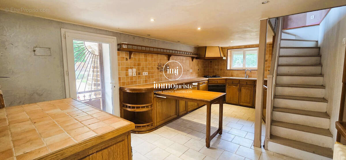 Maison 139 m² à La Coquille  - photo 4