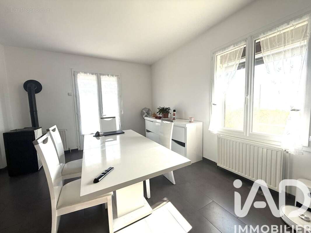 Maison 168 m² à Saint-Aubin-De-Lanquais  - photo 4
