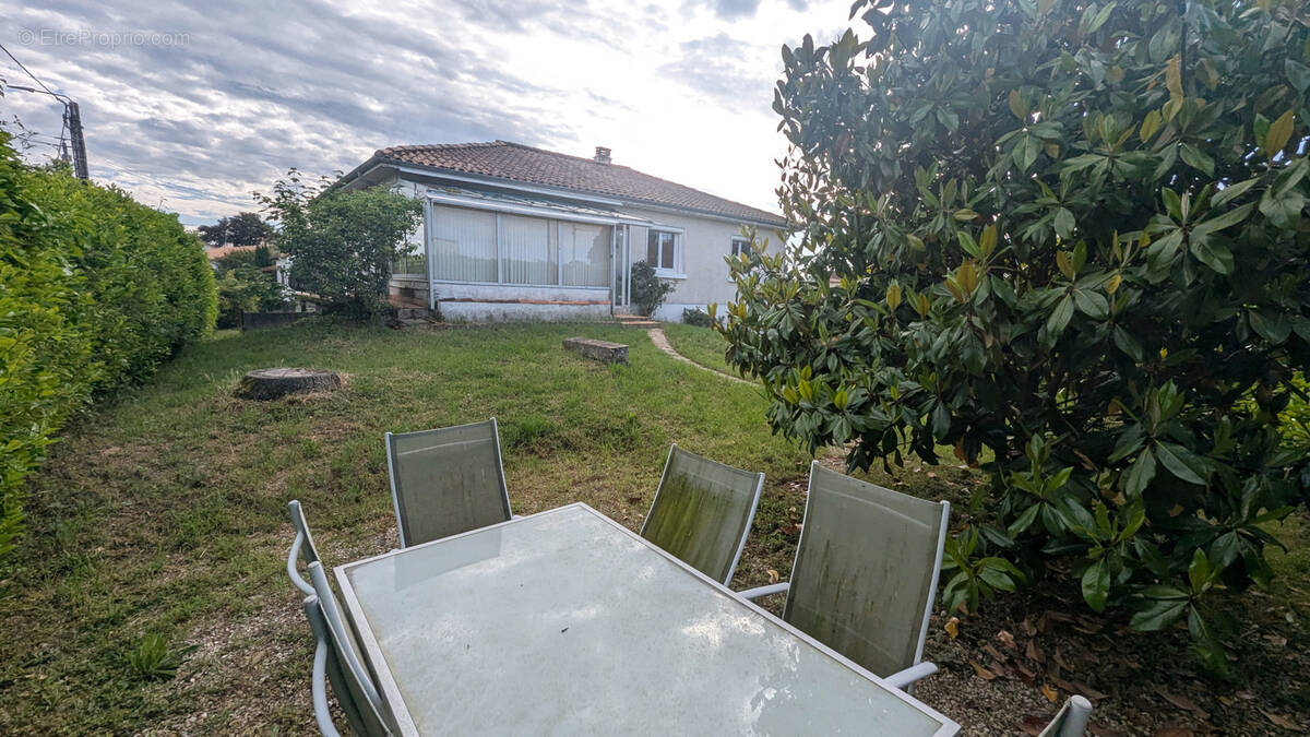 Maison à MAGNE