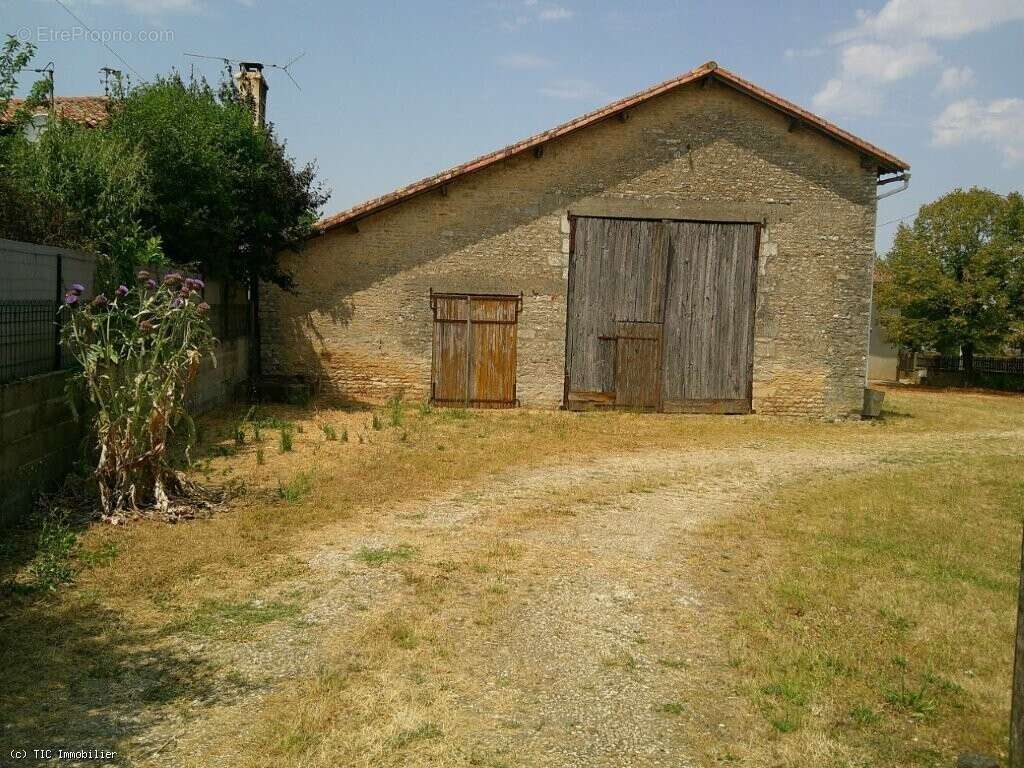 Maison de Campagne Avec Dépendances. Investissement Potentiel - photo 16