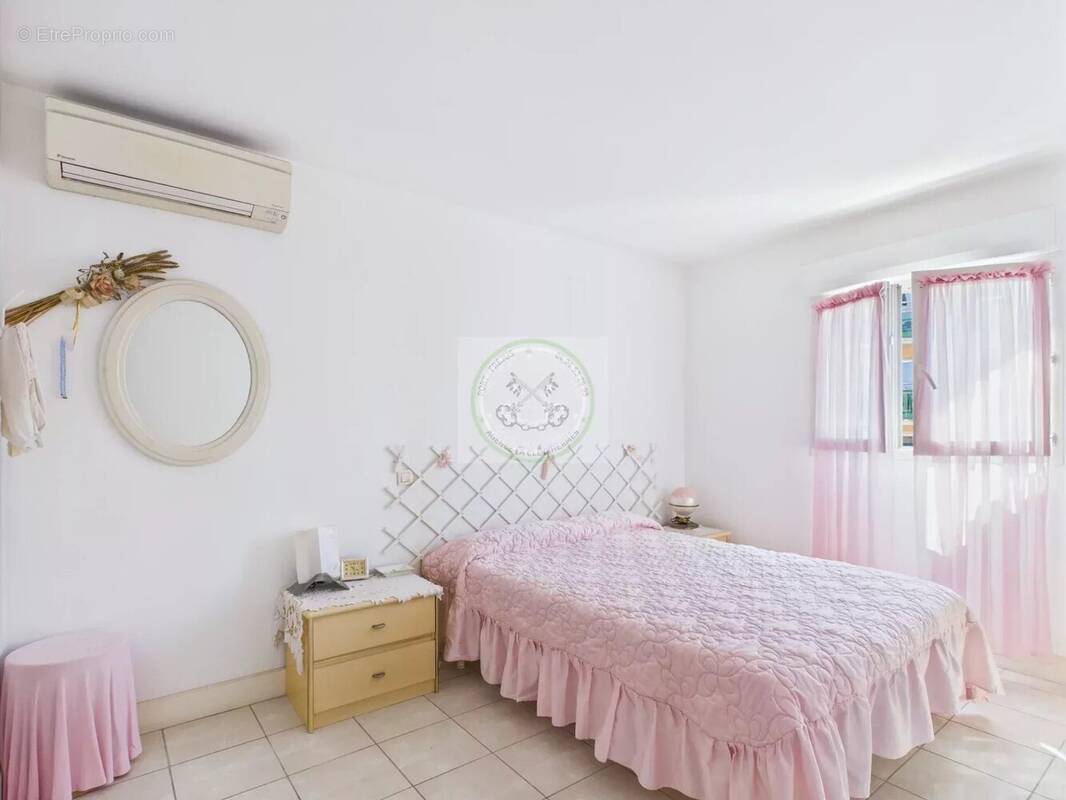 Grand appartement T2 T3  59 m2 -garage box  - Port Fréjus - photo 6