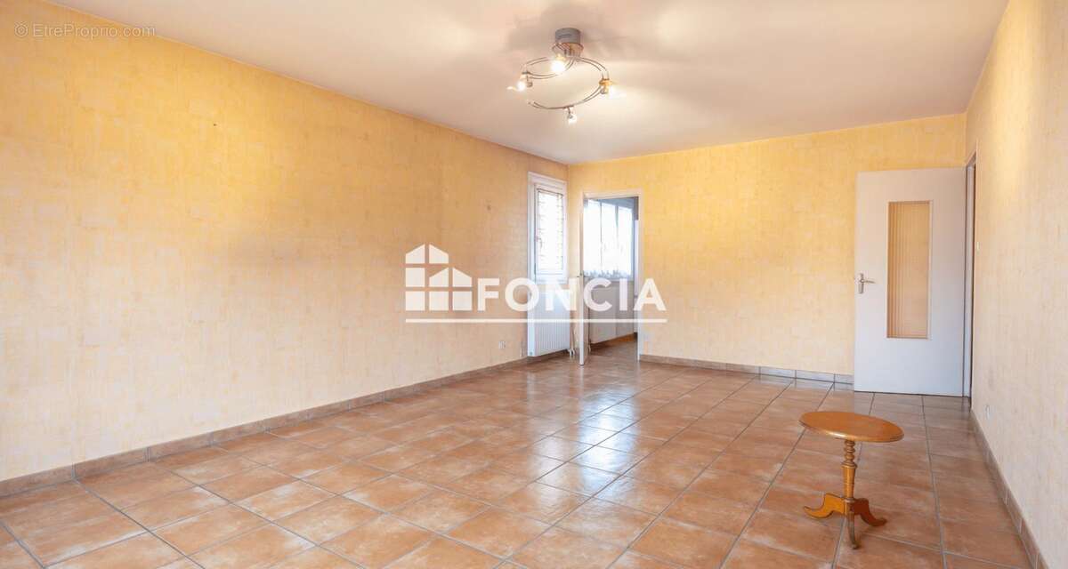 Appartement à SAINT-MARTIN-D'HERES