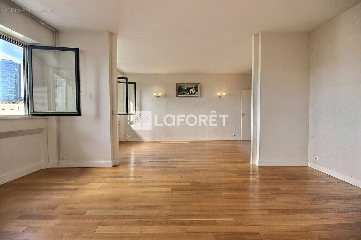 Appartement à COURBEVOIE