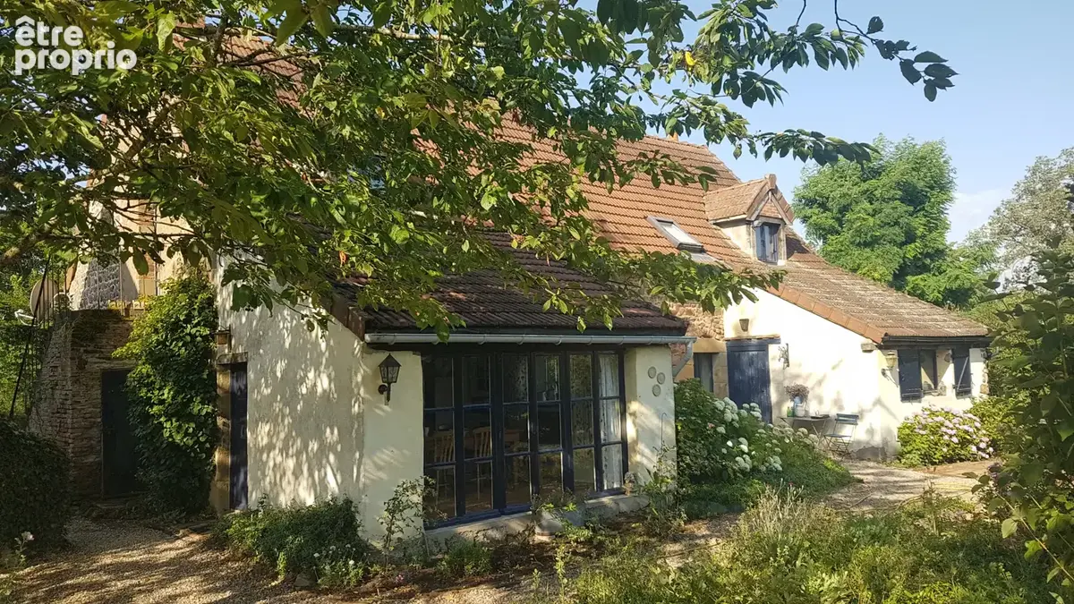 Chappes   Maison de caractère, grande grange, verger et superbe vue sur la campagne - photo 2