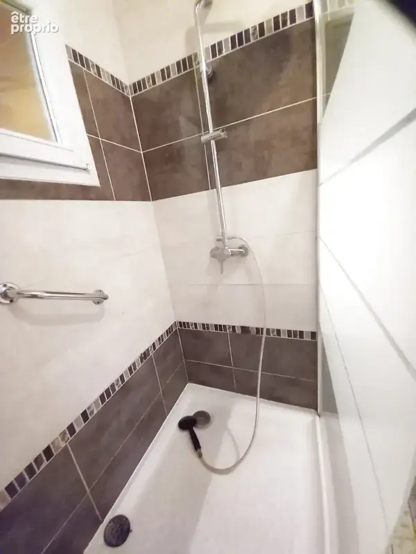Bel Immeuble 2 Appartements et grand Garage. - photo 16