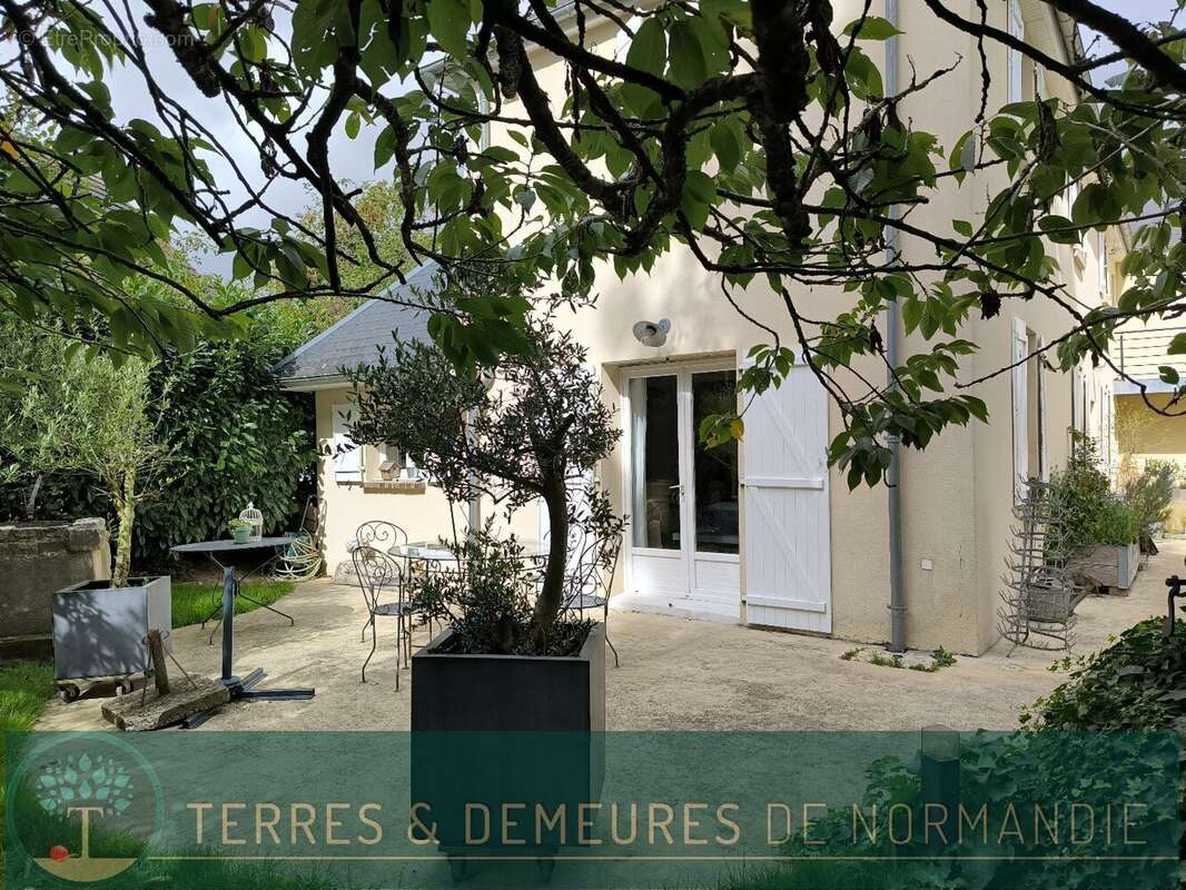 Maison à BOURG-ACHARD