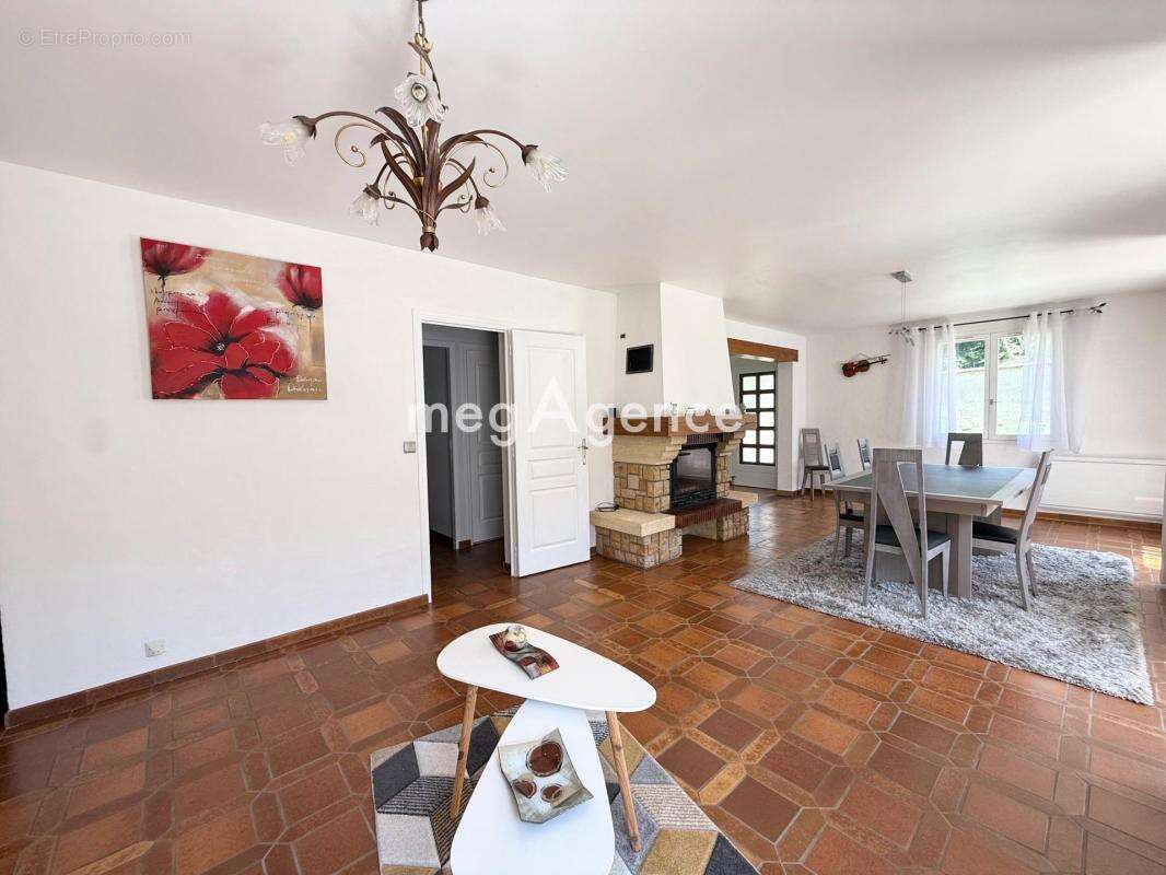 Belle Maison familiale sur un terrain de 1405m2 - photo 5