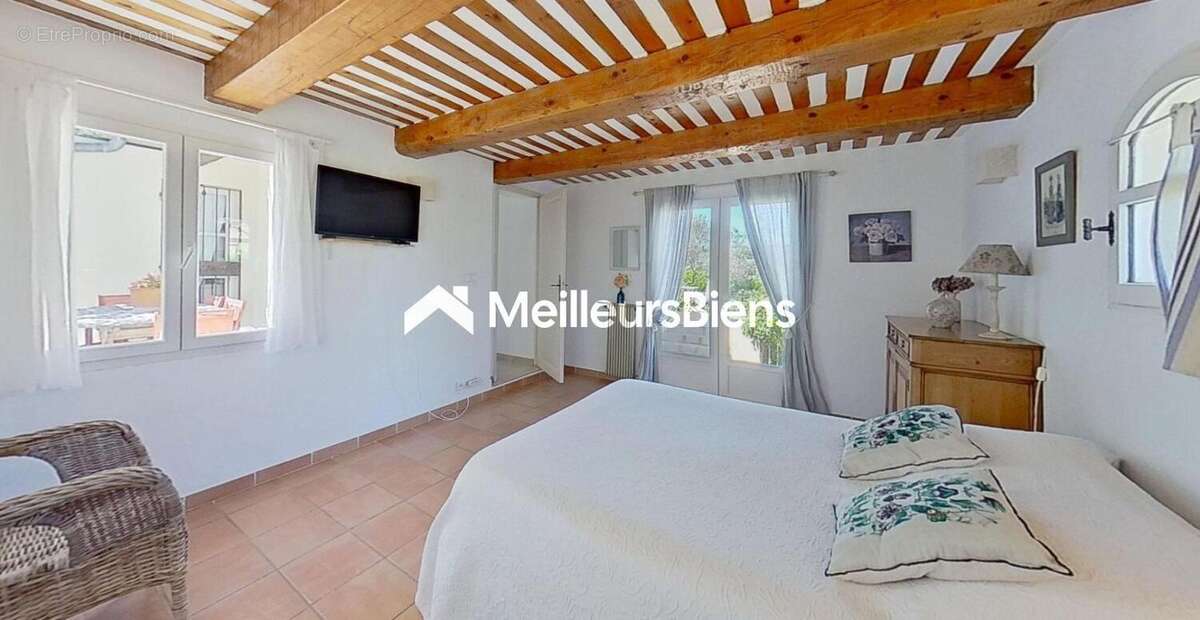 Maison à ROQUEBRUNE-SUR-ARGENS