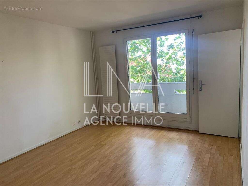 Studio lumineux avec balcon – Dernier étage à 5 min du métro 11 - photo 3